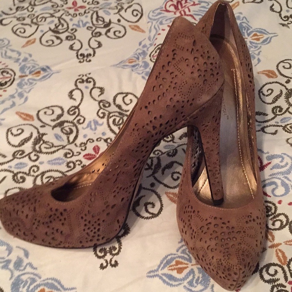 Heels - Picture 2 of 3